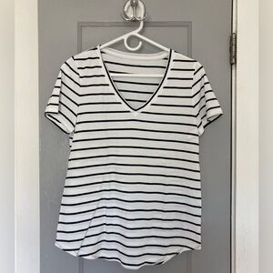 NWOT Banana Republic black/white striped tee shirt